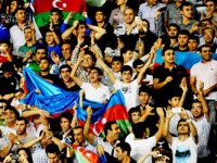 Azarkeşlər "Qarabağ"ı ziyana saldılar