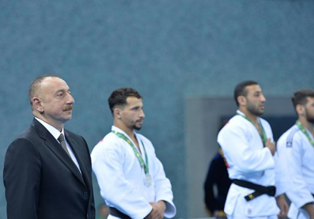 Cüdoçulara medalları İlham Əliyev təqdim etdi