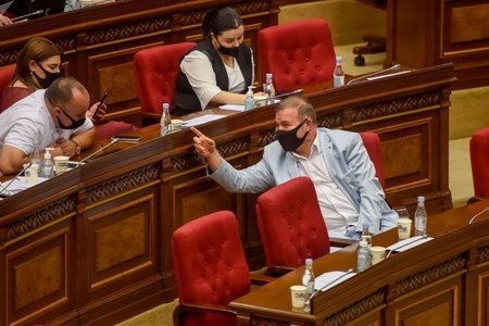 Ermənistanın müxalifətçi deputatları sabah Rusiyaya gedir -Tsarukyan təşəbbüsü ələ alır