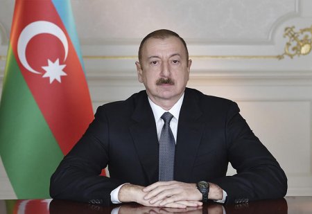 Президент Ильхам Алиев: Пусть наши военнослужащие и граждане знают, что и на фронте, и на политической арене идет очень серьезная борьба