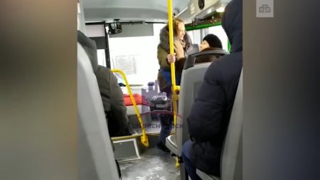 Maskasız sərnişin avtobusdan təpiklə qovuldu - VİDEO