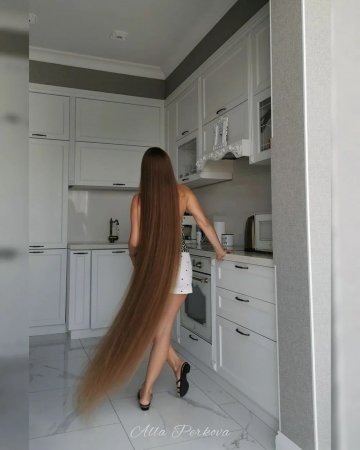 37 ildir saçlarını kəsdirmir: Uzunluğu 1.5 metrdən çoxdur - FOTO