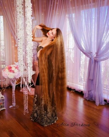 37 ildir saçlarını kəsdirmir: Uzunluğu 1.5 metrdən çoxdur - FOTO