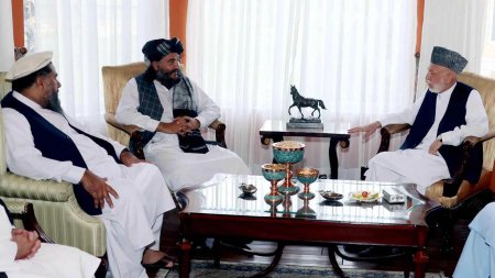 Həmid Kərzai Taliban valisi ilə bir arada - Foto