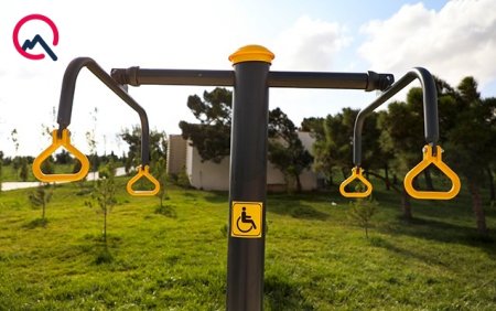 “Gənclik” parkında həyəcanlı anlar - Qadın uşaqlar üçün olan attraksionda qaldı - VİDEO