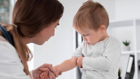 ÜST uşaqlara vaksin vurulmasını tövsiyə edirmi? (AÇIQLAMA)