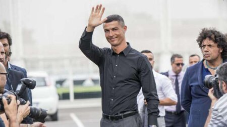 Ronaldo imza atmaq üçün bu ölkəyə getdi - Gözlənilməz seçim edib