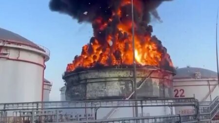 Rusiyada neft emalı zavodu vuruldu