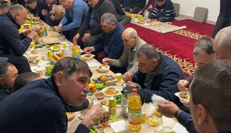 Ukraynanın Mikolayev şəhərində iftar süfrəsi quruldu – azərbaycanlı döyüşçülər də qatıldı - FOTO, VİDEO