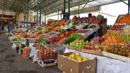 Bazarlarda meyvə və tərəvəz ucuzlaşdı: Yeşiyi 1 manat