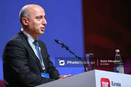 Nazir məktəblərdə mobil telefonlardan istifadə qaydalarına AYDINLIQ GƏTİRİB