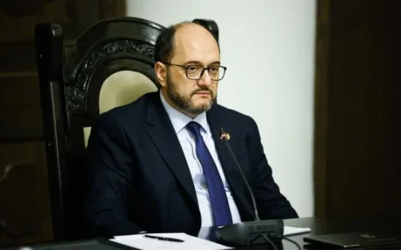 Baş nazirinin aparat rəhbəri istefa VERDİ
