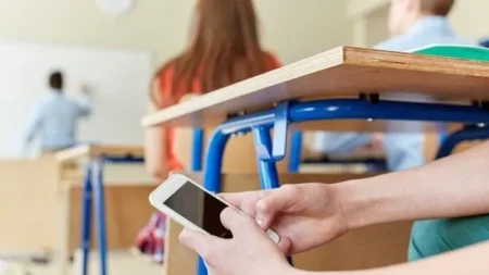 Bugünkü imtahanda 11 nəfərdə telefon tutuldu - YENİLƏNİB