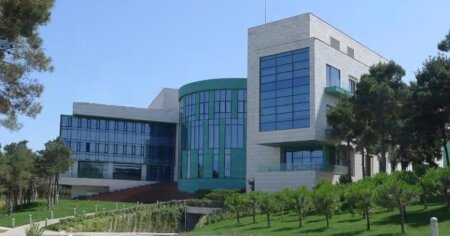 BU universitetdə keçid balı 697 BAL OLUB
