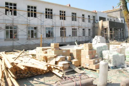 Bakıda 7 təhsil müəssisəsi yenidən qurulur: 3 məktəb sökülüb yenidən tikilir