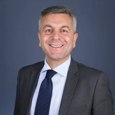 Bu icra başçısı 6 dildə danışır - FOTO