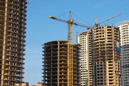 Tikintidə zəifləmə iqtisadi artımı ləngidir: Çıxış yolu nədir?