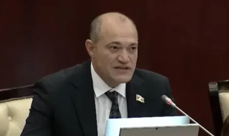 "Əgər avtobus da tıxacda qalırsa..." - Razi Nurullayev Bakıdakı vəziyyətdən DANIŞDI