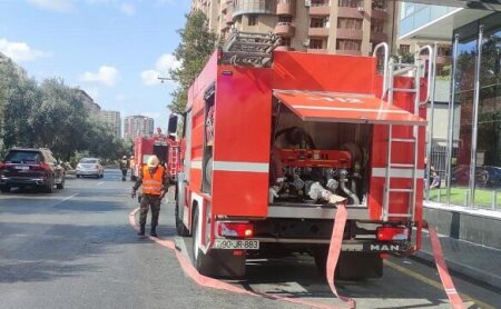 Bakıda orta məktəbi yandırmağa cəhd etdilər - Foto