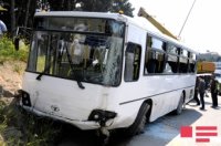 Bakıda avtobus qəzaya uğradı: keçmiş polis əməkdaşı öldü, 10-dan çox yaralı - YENİLƏNİB