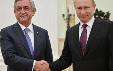 Sarkisyanla Putin görüşdü