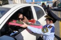 Azərbaycan polisindən qadınlara sürpriz - FOTO