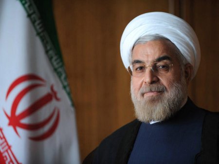 Ruhani İranın yeni hərbi texnikası ilə tanış oldu
