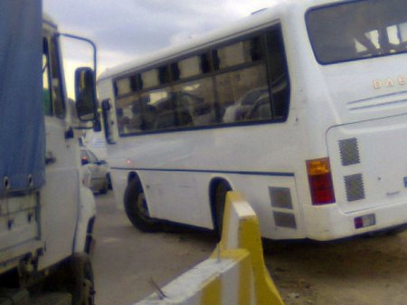 Bakıda sərnişin avtobusu qəzaya uğradı: Prospektdə tıxac yarandı