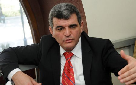 “Müəllimlərə və şagidrlərə “kitayski” yelpik verilsin” - deputatdan kəskin ironiya