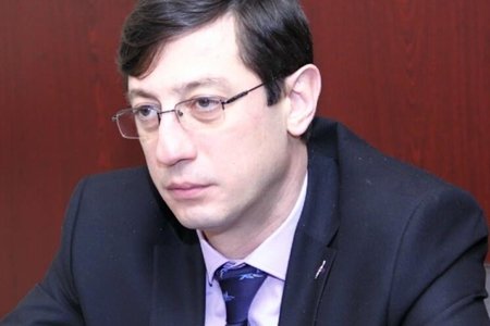Yalnız özü üçün yaşamayan 68 yaşlı professor