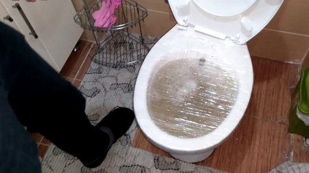 Nəqliyyat naziri tualetdən canlı yayıma çıxdı - VİDEO