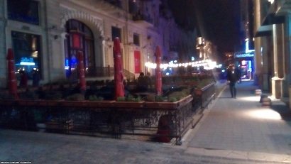 Eldar Əzizov “Torqovı”dakı restoranların “balkon”unu yığışdırır - FOTOLAR