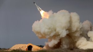 Qisas başladı, İran Amerika aviabazasına raket yağdırdı