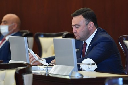 Parlamentdə yeni Rəfael Cəbrayılov olayı - Deputat dələduzu himayə edir?