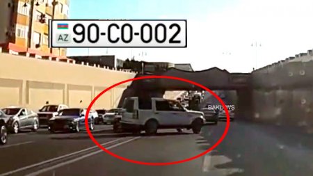 Bahalı nömrəli maşınla qanunu saymayan sürücü görün nə etdi (VİDEO)