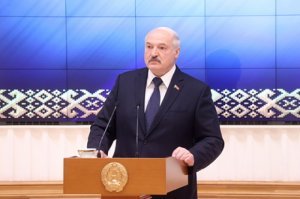 Lukaşenko müxalifət lideri Tixanovskayanı söydü
