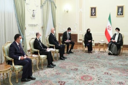 Sahibə Qafarova İran prezidenti ilə görüşdü