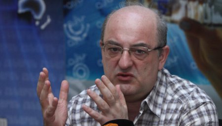 Armen Badalyan: "Rusiya Ermənistanın KTMT ilə oyunlarını yaxşı başa düşür"