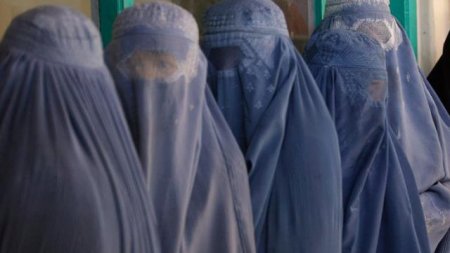 “Taliban” qadınlara çağırış etdi: "Sizinlə necə davranacağımızı bilmirik, evdə qalın!"