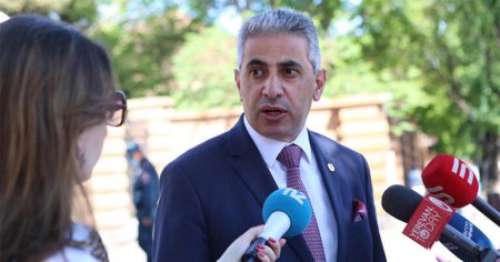 "Prezident evdən çıxıb və hələ də geri qayıtmayıb" - Edqar Kazaryan
