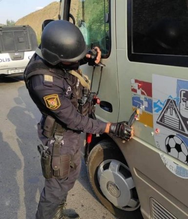 Erməni bayrağını silən polis GÖRÜN KİM İMİŞ