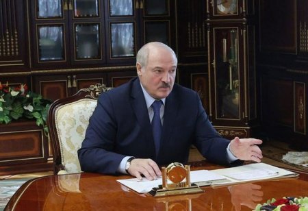 Lukaşenko hansı halda ömürlük prezident olacağını açıqladı