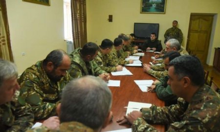 Araik Arutyunyan Qarabağ ermənilərini silahlanmağa çağırıdı