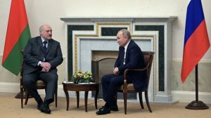 Putin “Mercedes”in sükanı arxasına keçib Lukaşenkonun dalınca getdi