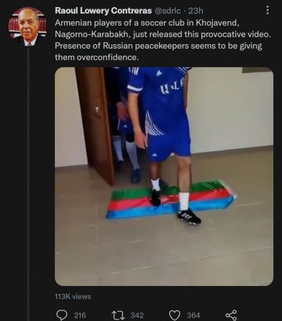 Erməni futbolçular Xocavənddə Azərbaycan bayrağını tapdalayıb keçir - VİDEO