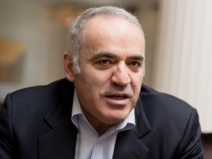Kasparov Paşinyanı dinc qazaxları öldürməkdə ittiham edir