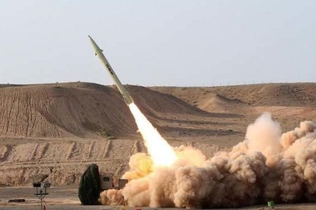 Husilər Abu-Dabiyə ballistik raket atıb