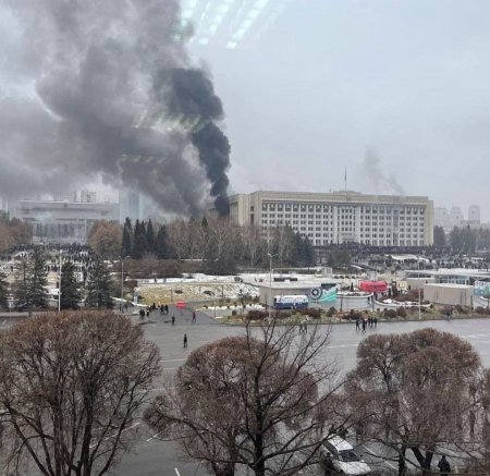 Qazaxıstanda prokurorluq binası yandırıldı - 190 yaralı var - VİDEO