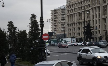 Bakıda etiraz: sürücülər yolu bağladılar - FOTO