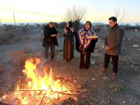 Xalq artisti 30 il sonra Ağdamda: “Məzarının üstündə diz çökdüm”